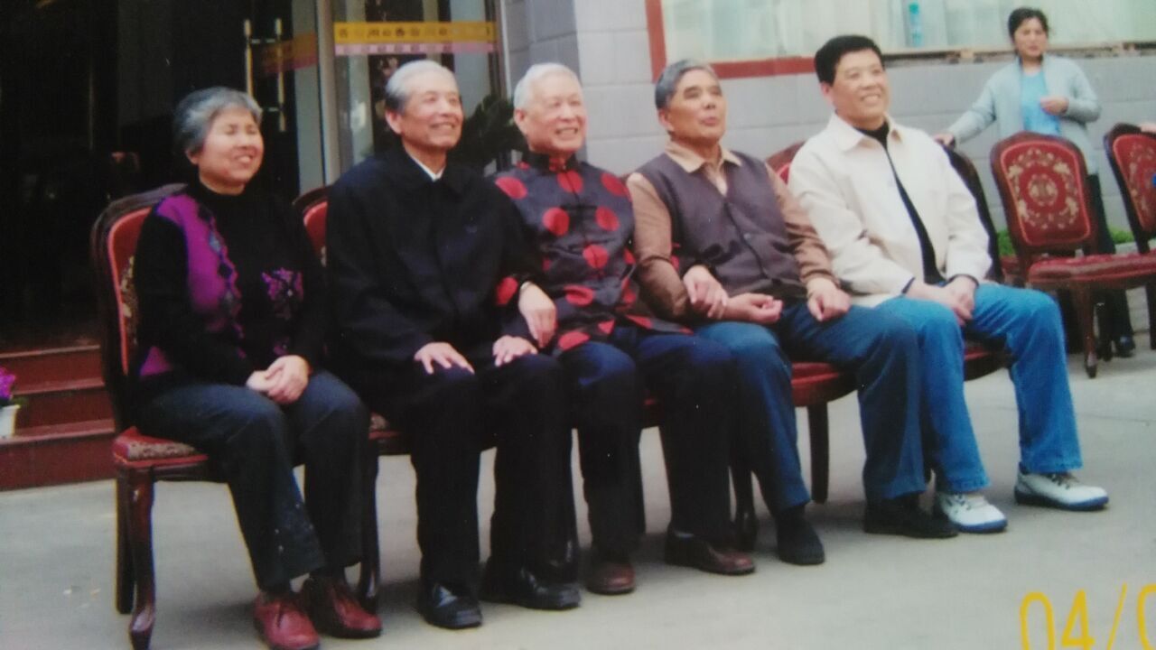 振华 查看原图 .右.玉琴.玉莲.玉洁 查看原图 孙辈.